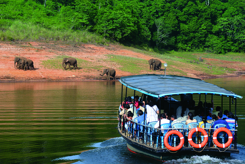 Athirapally- Munnar-Thekkady Tour Package